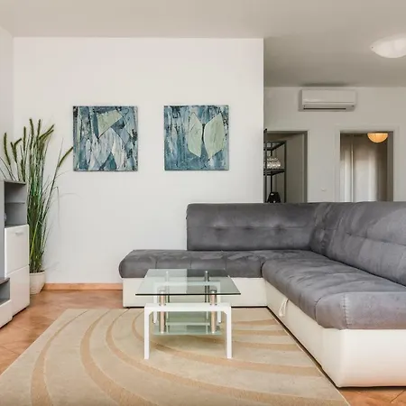 Preni Apartment *